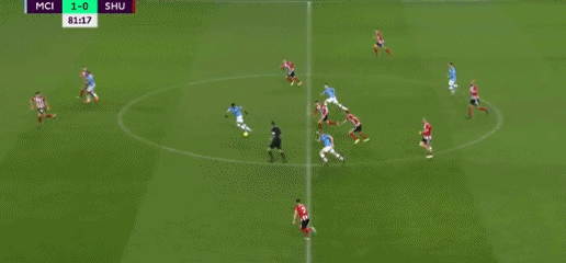 重庆两江新区十联屏打出多个宣传语，庆祝重庆铜梁龙冲超成功