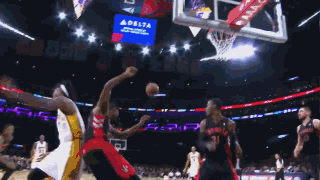 记者：今年租借效力大阪樱花的拉斐尔正与一家中国俱乐部谈判（记者称：本赛季租借效力大阪樱花的拉斐尔正与一家中国俱乐部进行谈判）