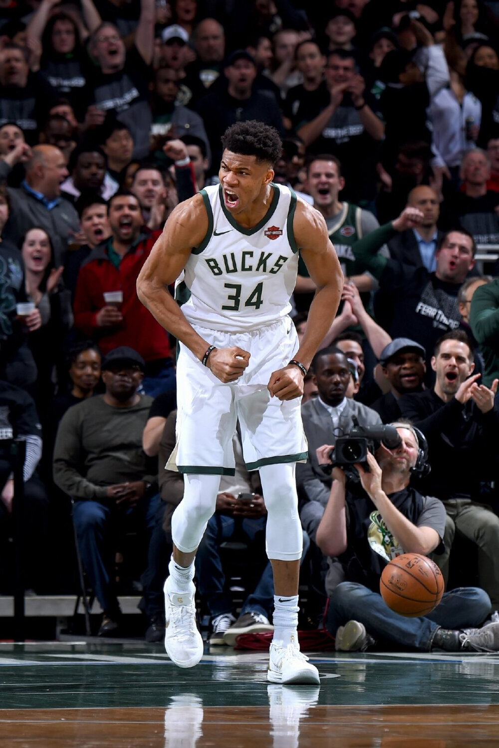 中超：武汉三镇2-0战胜上海申花（中超：武汉三镇2-0力克上海申花）