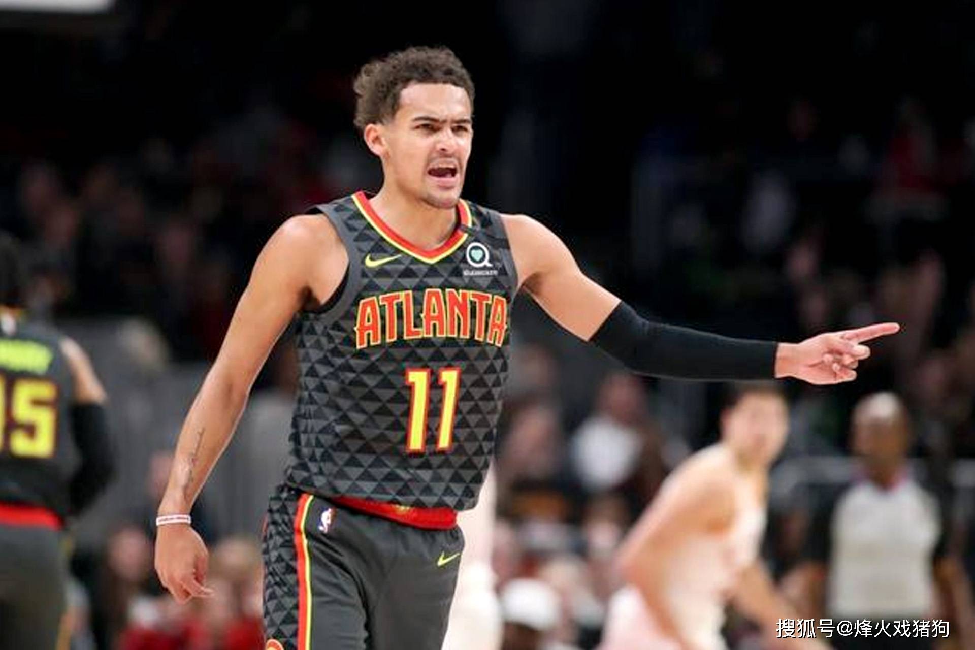 高效发挥！麦基半场11中7贡献17分5篮板（手感爆棚！麦基半场11投7中砍下17分5篮板）