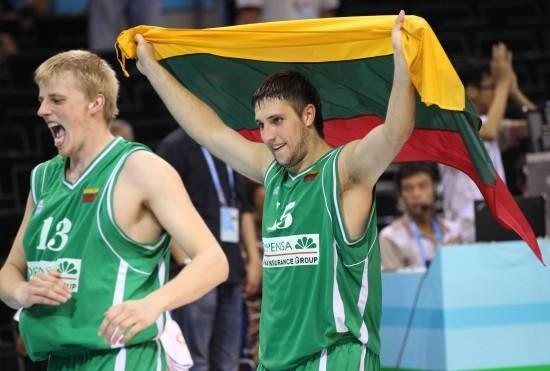 博涅克：莱万是过去二三十年里世界上最好的九号球员（博涅克：莱万堪称近二三十年世界最佳中锋）