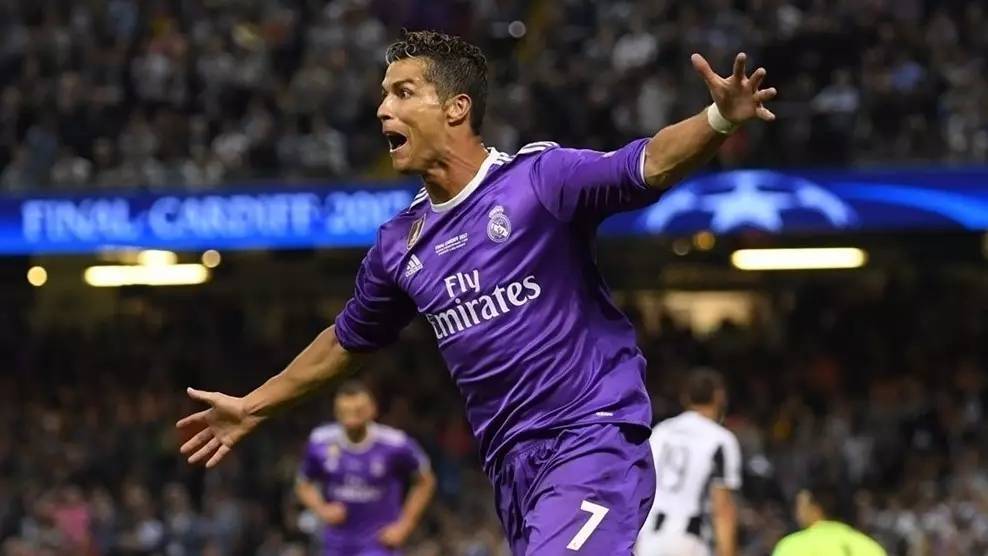 足球报：目前中国足协持证教练总数已突破11.4万（足球报称：中国足协持证教练人数已超过11.4万）