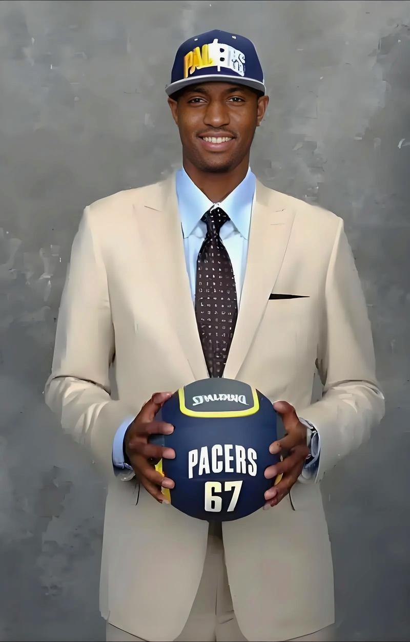 在上海旅游的奇塔迪尼重返海港俱乐部，拜访昔日教练和队友（奇塔迪尼上海行：重返海港俱乐部探望旧帅旧友）