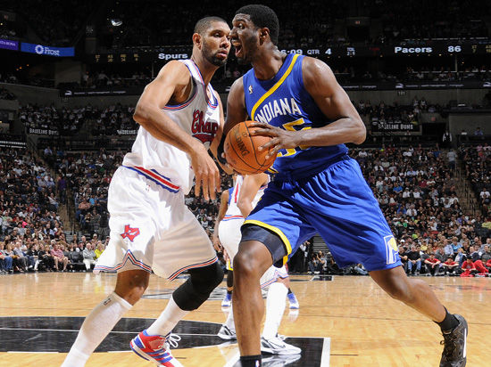 高效爆发！杜兰特17中11得到28分4篮板8助攻（状态火热！杜兰特17投11中砍下28分4篮板8助攻）