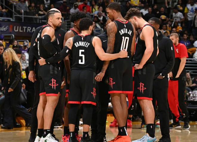 布达佩斯Major：车主兜底，Vitality 13-4 3DMAX重回胜轨（布达佩斯Major：车主发力，Vitality 13-4 轻取3DMAX重返正轨）