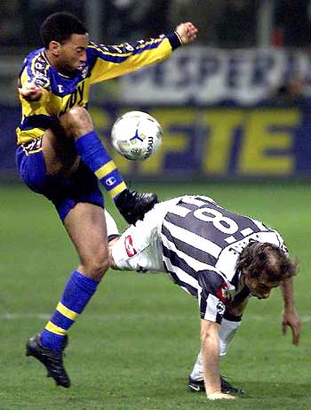 米体：莫拉塔妻子被发现已不再佩戴婚戒，二人感情陷入危机（米体：莫拉塔妻子被拍未戴婚戒，二人关系疑现危机）