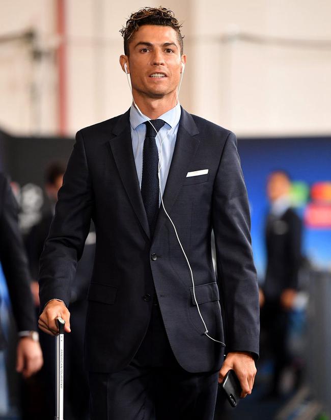 斯基拉：桑托斯在推进内马尔的续约，俱乐部有信心留下他（斯基拉：桑托斯正推动内马尔续约，俱乐部相信能留住他）